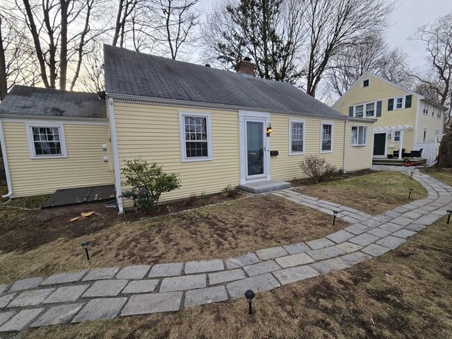 5 Hillside Ave in Newburyport, MA - Building Photo - Building Photo