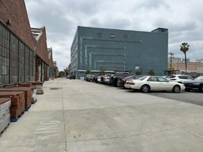 1330 Factory Pl in Los Angeles, CA - Foto de edificio - Building Photo