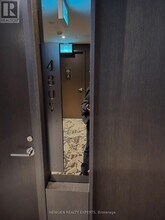 11-4811 Yorkville Ave in Toronto, ON - Building Photo - Building Photo