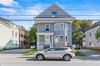 174 Bartlett St, Unit 2 in Lewiston, ME - Building Photo - Building Photo