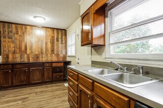 605 Crosscreek Trail in Pelham, AL - Building Photo - Building Photo