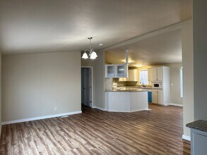 8278 24th St in White City, OR - Building Photo - Building Photo