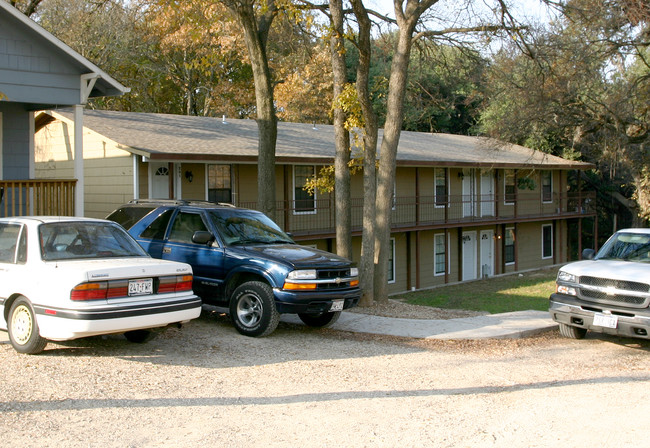 Twin Apartments in Del Valle, TX - Building Photo - Building Photo