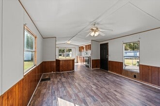 107 Cameron Cir in Muscle Shoals, AL - Building Photo - Building Photo