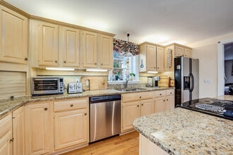 58 Sill Ln in Old Lyme, CT - Building Photo - Building Photo