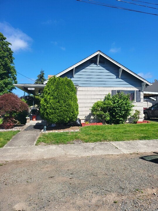 72 SW 8th St in Chehalis, WA - Building Photo