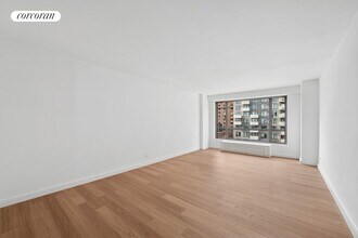 501 E 87th St in New York, NY - Building Photo - Building Photo