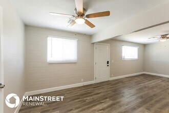 2011 E Burgess Ln in Phoenix, AZ - Building Photo - Building Photo