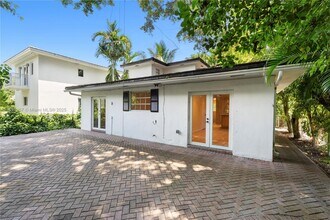 5520 San Vicente St in Coral Gables, FL - Building Photo - Building Photo