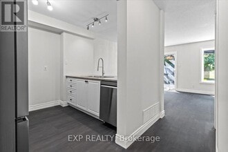 32 Michael Crescent in Barrie, ON - Building Photo - Building Photo