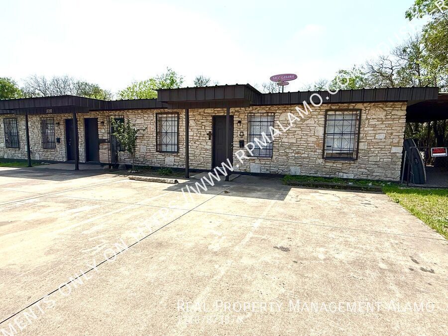 520 Prado St in San Antonio, TX - Building Photo