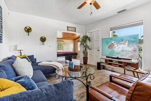 917 W Drew St in Lantana, FL - Building Photo