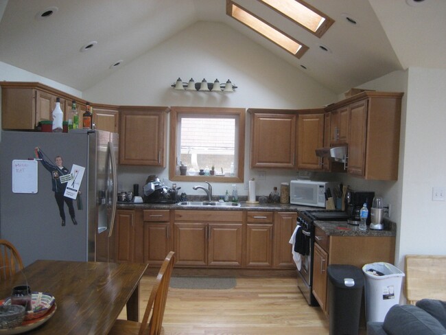 3246 N Downer Ave in Milwaukee, WI - Building Photo - Building Photo