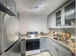 77 Fulton St in New York, NY - Building Photo - Building Photo