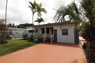 5580 SW 2nd St in Coral Gables, FL - Building Photo - Building Photo