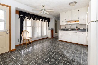 1410 Dillon Dr in Normal, IL - Building Photo - Building Photo