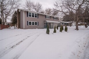 4618 Brickyard Falls Rd in Manlius, NY - Building Photo