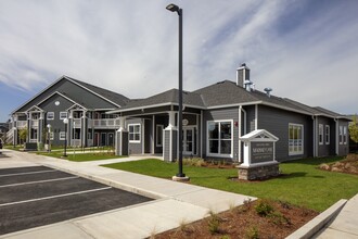 McKinney Lane Apartments in Lebanon, OR - Building Photo - Building Photo