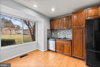 9419 Horizon Run Rd in Montgomery Village, MD - Building Photo - Building Photo