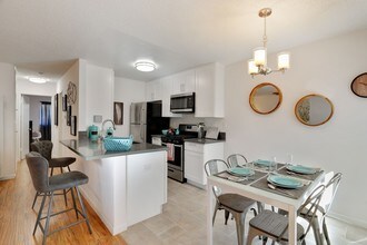 1951 Cedar Ave in Long Beach, CA - Building Photo - Building Photo