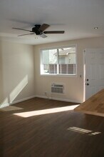 2527 Elm Ave, Unit B in Long Beach, CA - Building Photo - Building Photo