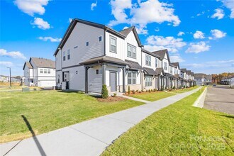5864 Coulee Ln in Charlotte, NC - Building Photo - Building Photo