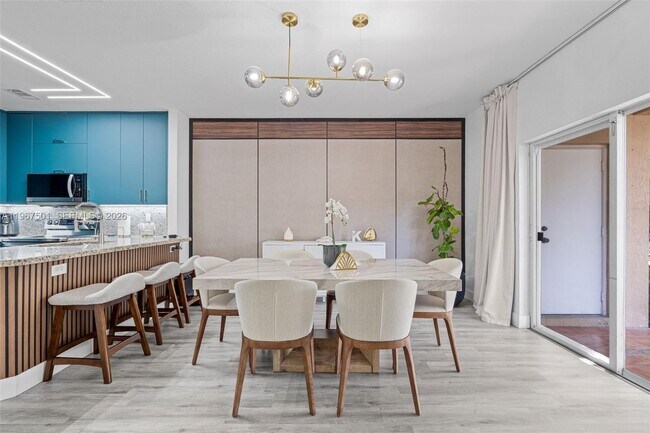 5725 NW 114th Path in Doral, FL - Foto de edificio - Building Photo