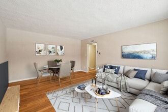 Springwells Park in Dearborn, MI - Foto de edificio - Building Photo