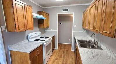 5309 Preston Trail in Garland, TX - Foto de edificio - Building Photo