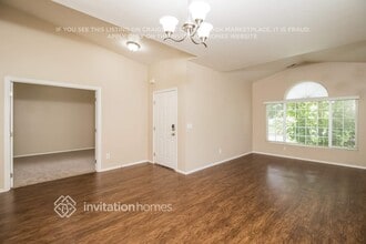 8307 204th St Ct E in Spanaway, WA - Foto de edificio - Building Photo