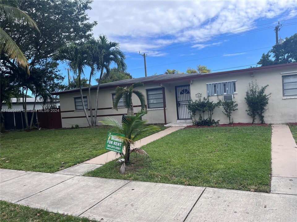 9940 Caribbean Blvd in Cutler Bay, FL - Building Photo