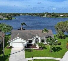 12871 Upper Cove Dr in Wellington, FL - Building Photo