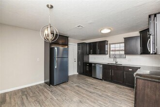 5713 NW 33rd St in Oklahoma City, OK - Building Photo - Building Photo