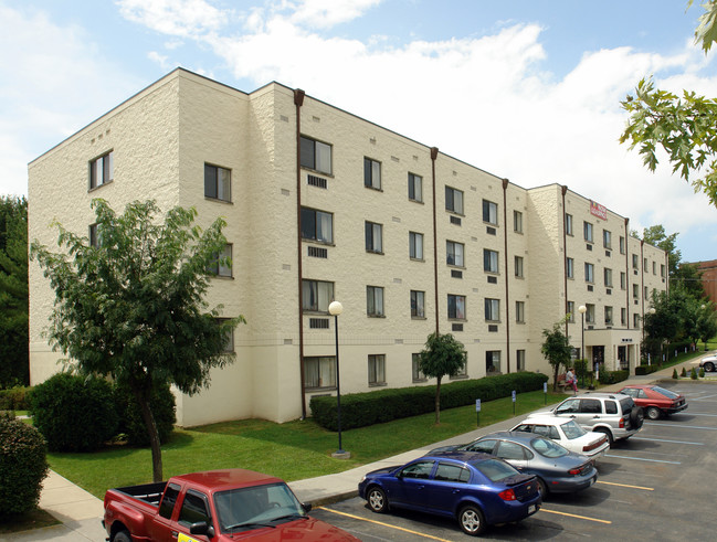 Twin Oaks Plaza in Oak Hill, WV - Building Photo - Building Photo