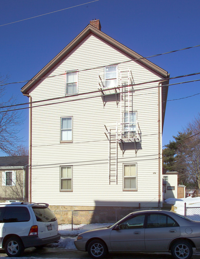 476 Snell St in Fall River, MA - Foto de edificio - Building Photo