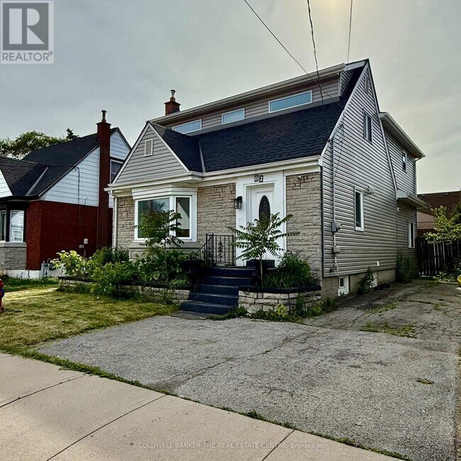 82 E 12th St in Hamilton, ON - Building Photo - Building Photo