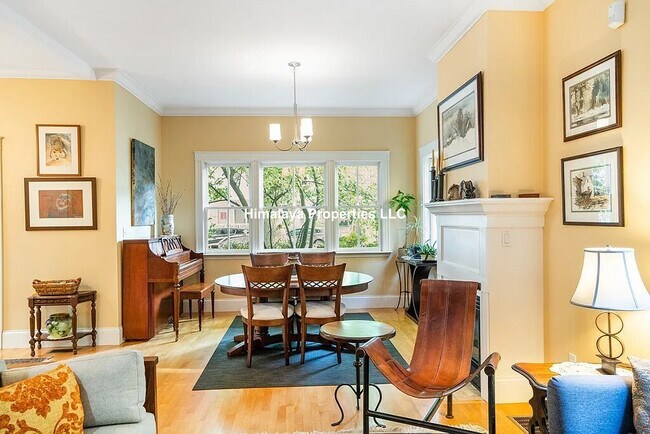 381 Huron Ave, Unit A in Cambridge, MA - Building Photo - Building Photo