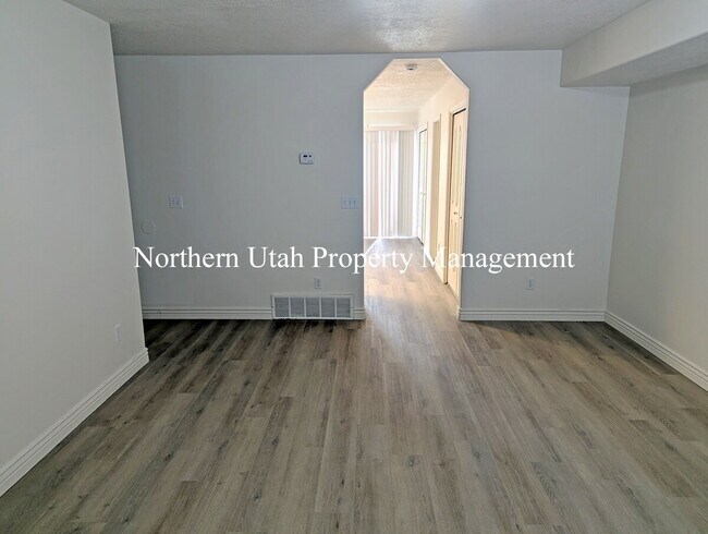 2892 N 400 E St in North Ogden, UT - Building Photo - Building Photo