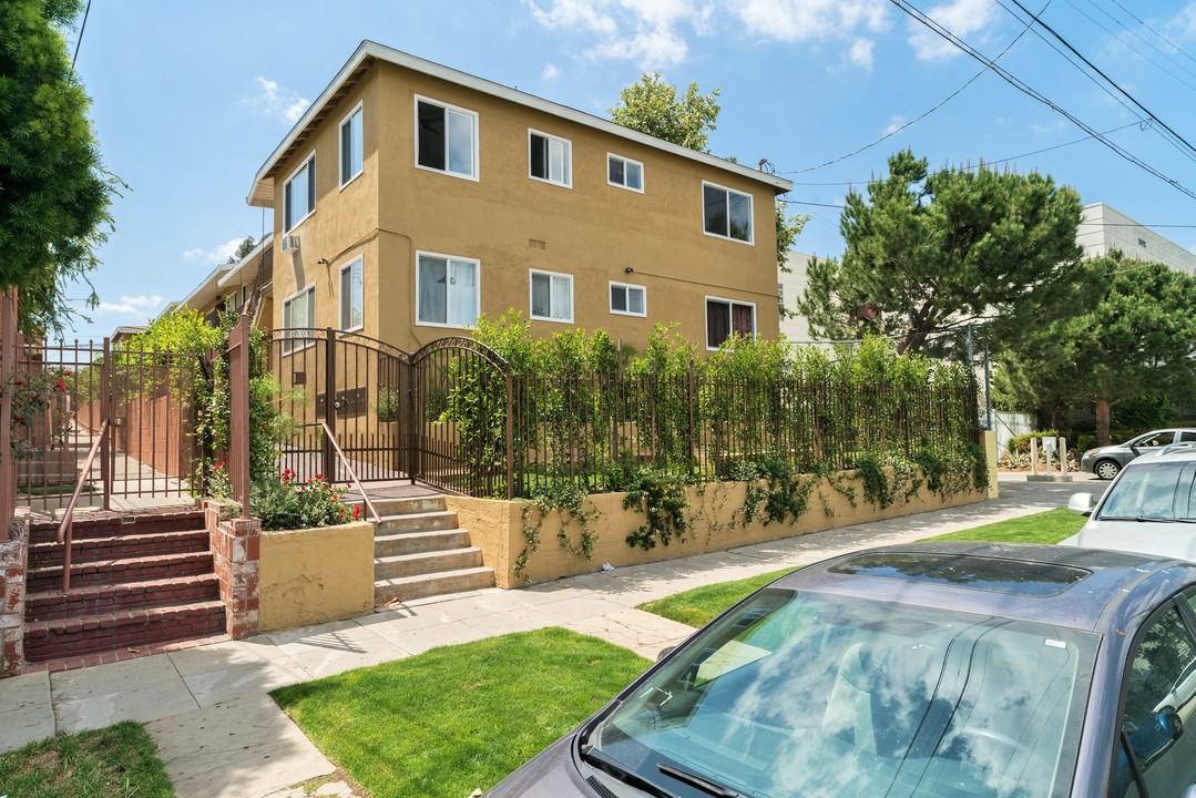 1149 N Westmoreland Ave in Los Angeles, CA - Building Photo