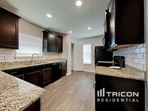 7310 Romaire Run in San Antonio, TX - Building Photo - Building Photo
