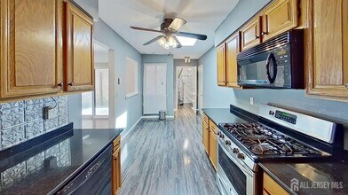 5 Sudbury Ct in East Brunswick, NJ - Building Photo - Building Photo