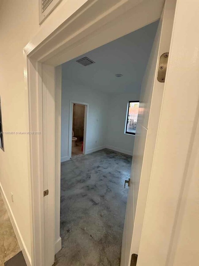2242 NW 99th Terrace in Miami, FL - Building Photo - Building Photo
