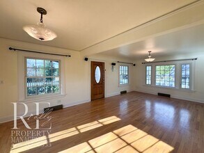 1528 Naval Ave in Bremerton, WA - Building Photo - Building Photo