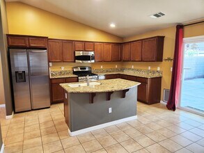 13004 Morning Song St in Bakersfield, CA - Building Photo - Building Photo