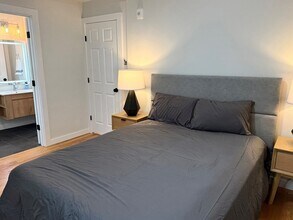 79 Linden St, Unit 2 in Boston, MA - Foto de edificio - Building Photo