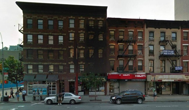 525 Ninth Ave in New York, NY - Building Photo - Floor Plan