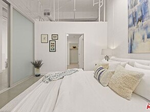 1130 Flower St in Los Angeles, CA - Foto de edificio - Building Photo