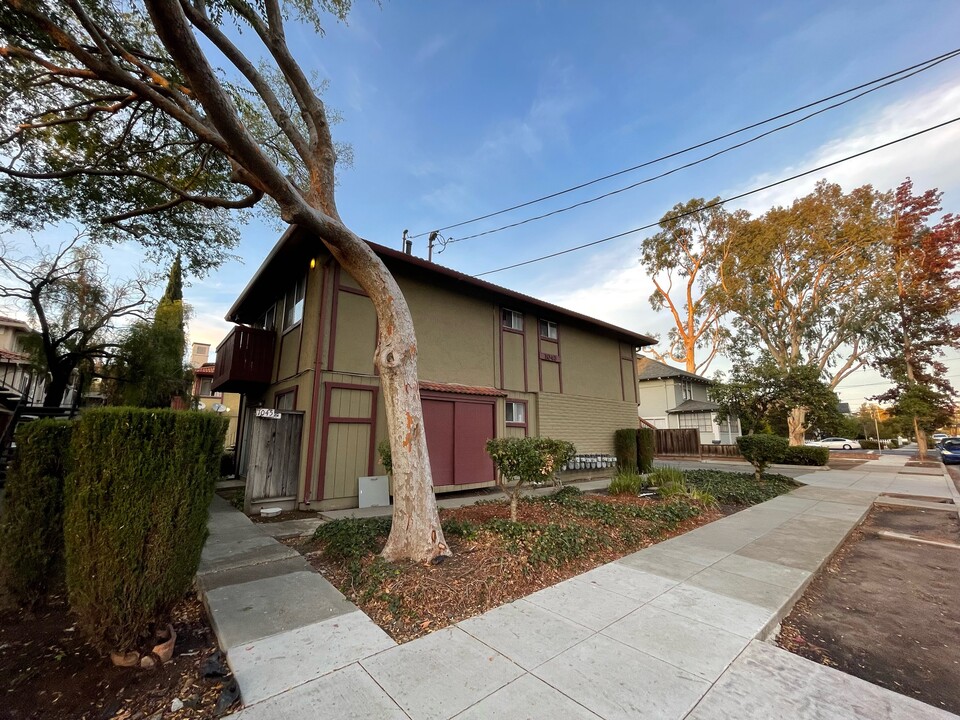 1045-1055 Lewis St in Santa Clara, CA - Building Photo