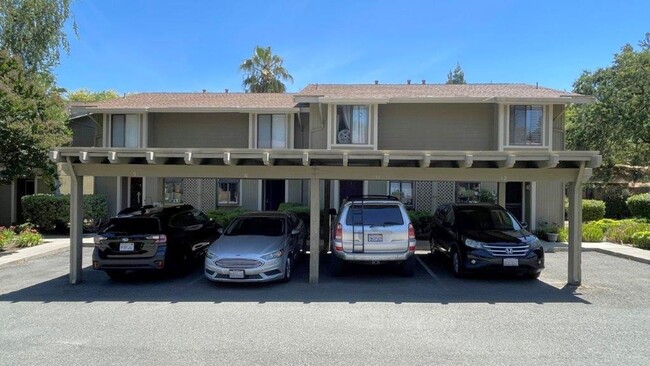 321 Eastgate Ln in Martinez, CA - Building Photo - Building Photo