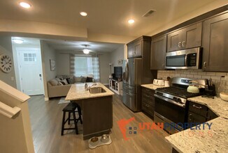 12272 S Macdill Ct in Herriman, UT - Building Photo - Building Photo